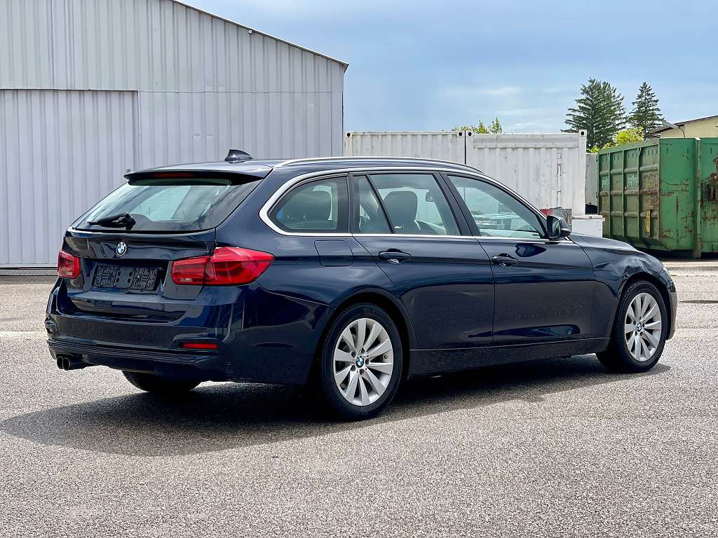 BMW 3er-Reihe 330i xDrive Touring Aut. Kombi / Family Van