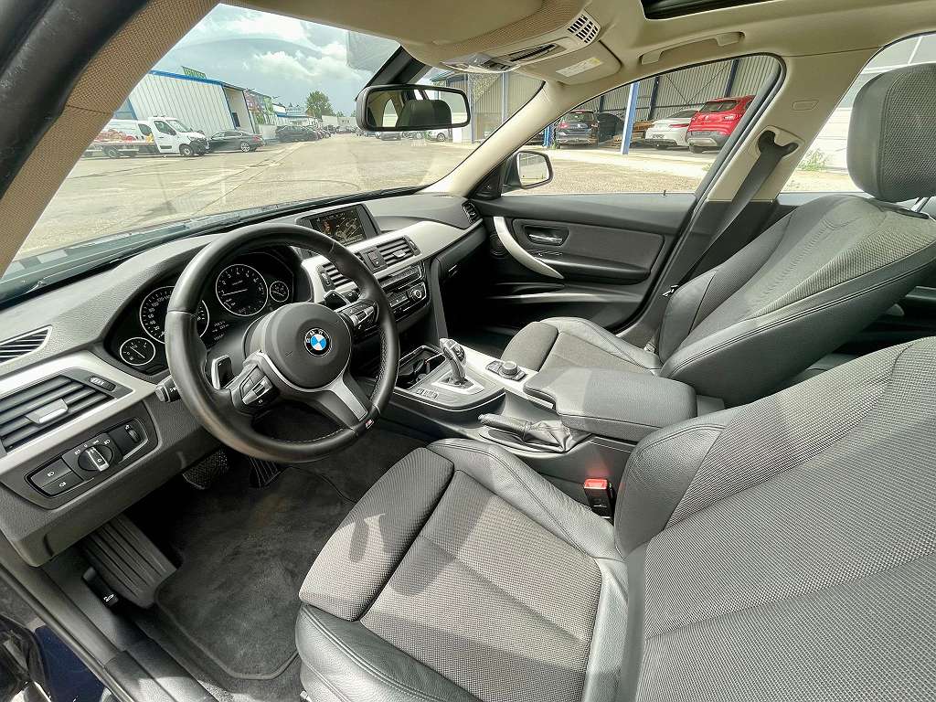 BMW 3er-Reihe 330i xDrive Touring Aut. Kombi / Family Van