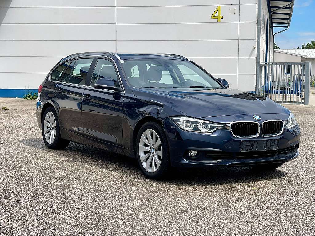 BMW 3er-Reihe 330i xDrive Touring Aut. Kombi / Family Van